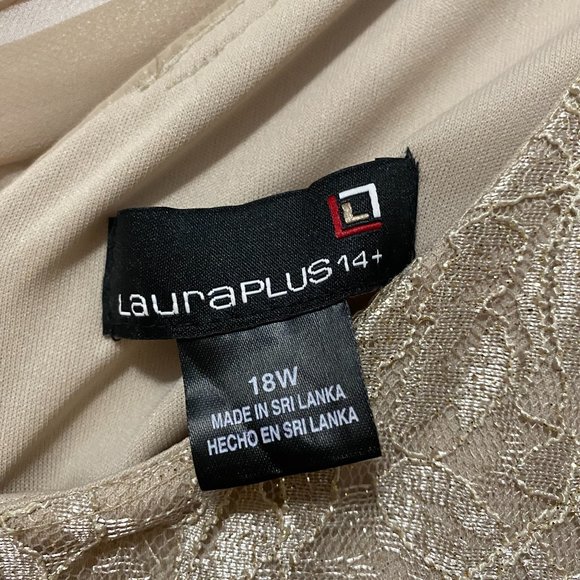 Laura Plus Dress - Picture 3 of 4